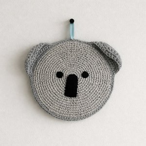 Luna-Leena Koala cadeauhanger - grijs gemêleerd - biologisch katoen - hand gehaakt in Nepal