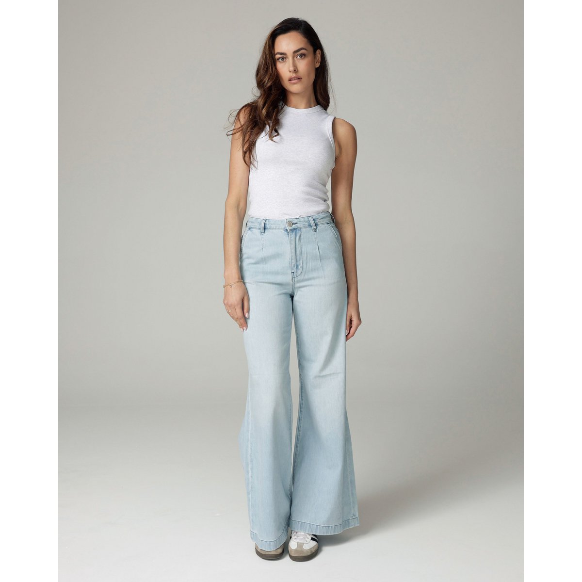 Jean taille haute à jambe large bleu décoloré | Le Diba