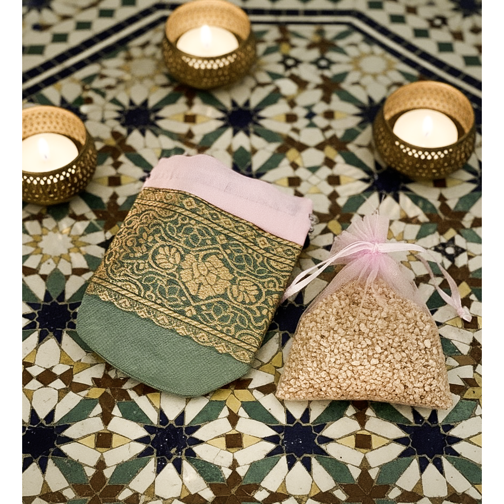 Fig fragrance powder in handmade silk sachet (6 assorted pieces).