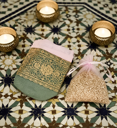 Fig fragrance powder in handmade silk sachet (6 assorted pieces).