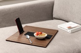 Plateau en bambou pour accoudoirs de canapé, foncé avec support pour téléphone Copie 1