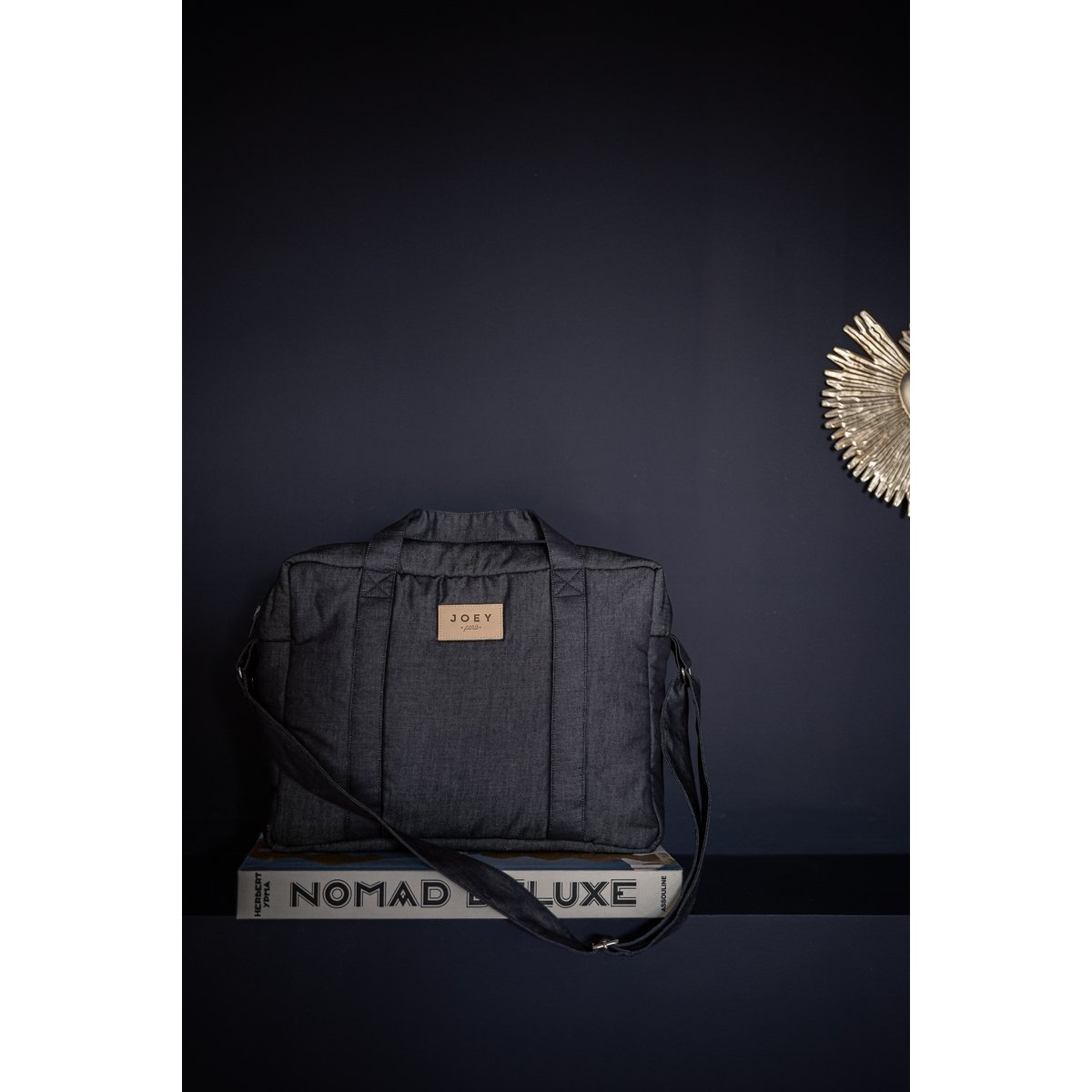 Matte Mini-Wickeltasche