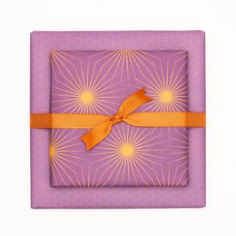 Lila Geschenkpapier mit Sonnensternen, retro Geschenkpapier orange und lila, ideal als Geburtstags- Geschenkpapier Frühling oder Weihnachtsgeschenkpapier