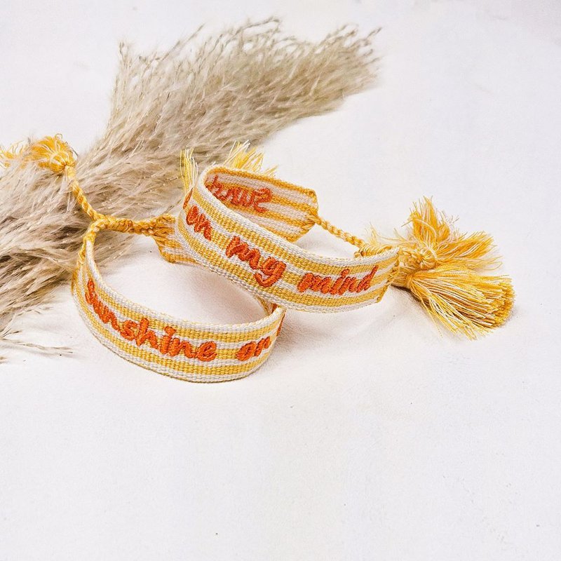 Pulsera tejida Sol en mi mente