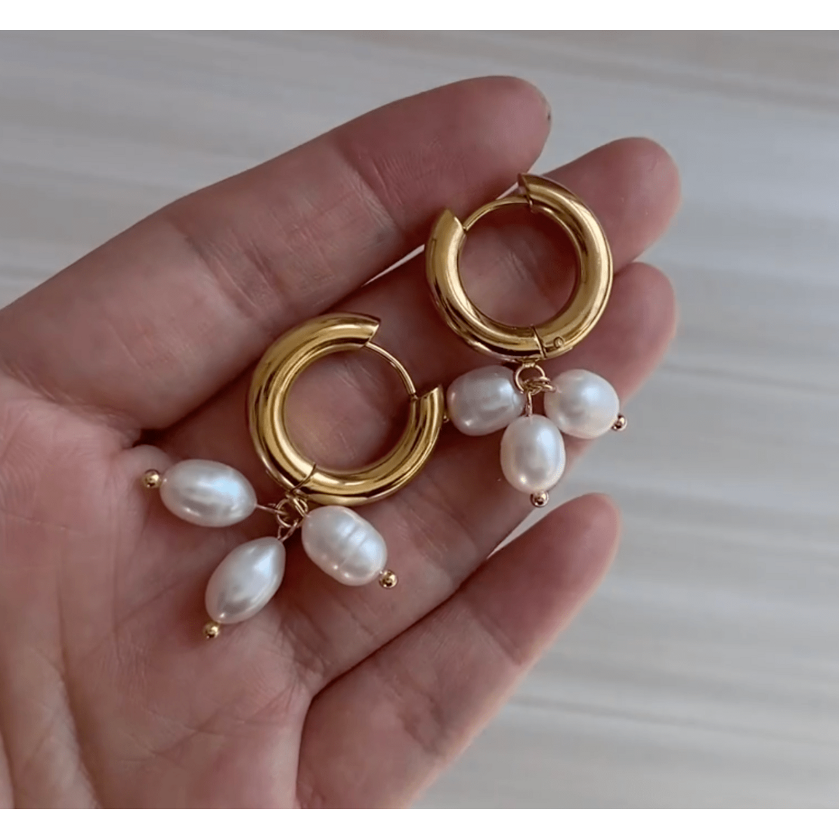 Blinn - Gouden Hoop Triple Cluster Pareloorbellen