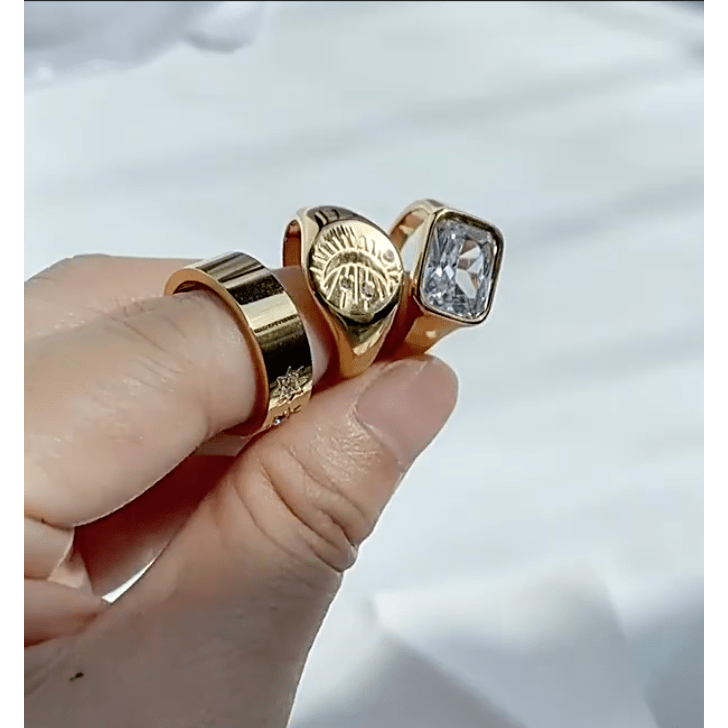 Andrei - Women’s Diamond Signet Ring