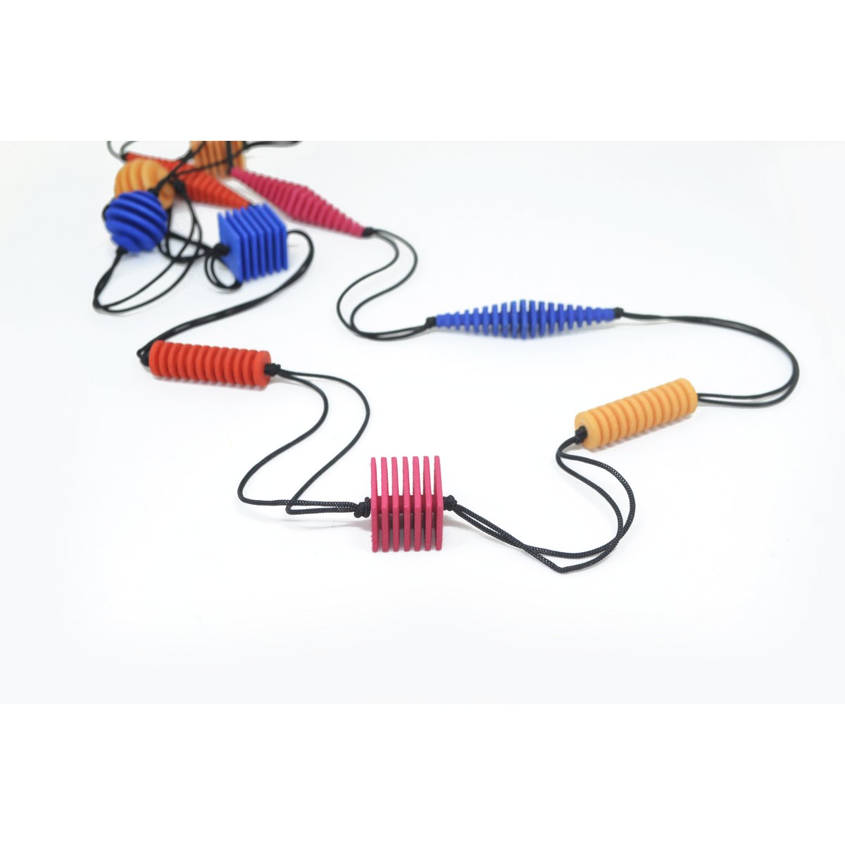 OPTICAL - Collar largo - Colores vivos