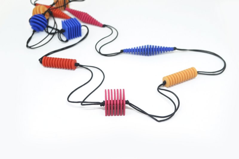OPTICAL - Collar largo - Colores vivos