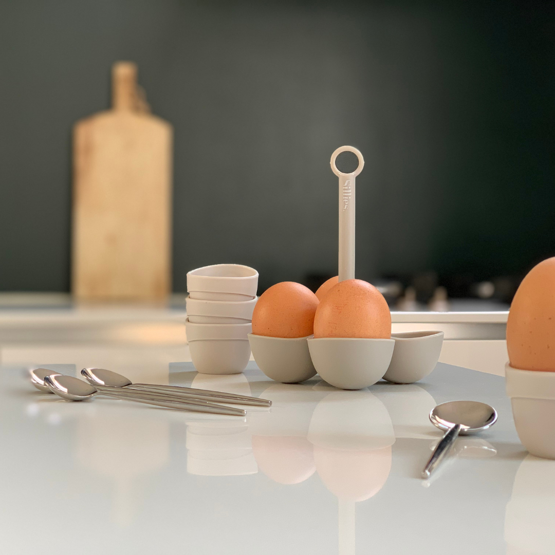 Eierset - 4x eierdopjes - 4x lepeltjes - 1x eierhouder - Cadeau - Pasen