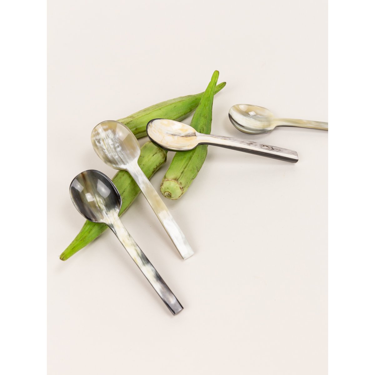 Set van 6 Baguette theelepels in gemarmerd zwart hoorn