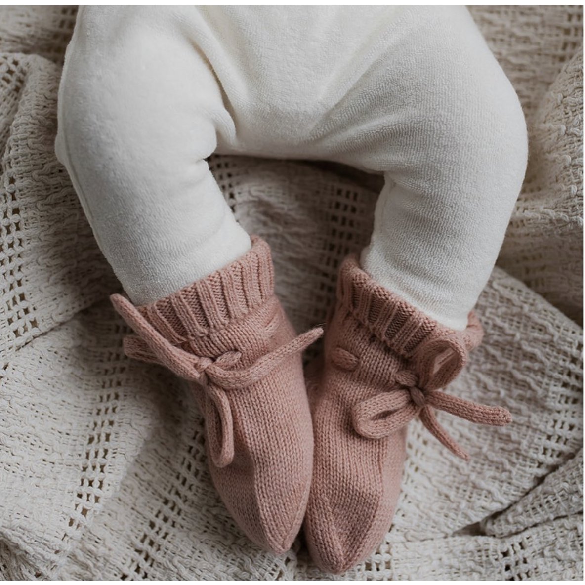 Merino wool bootie slippers pink