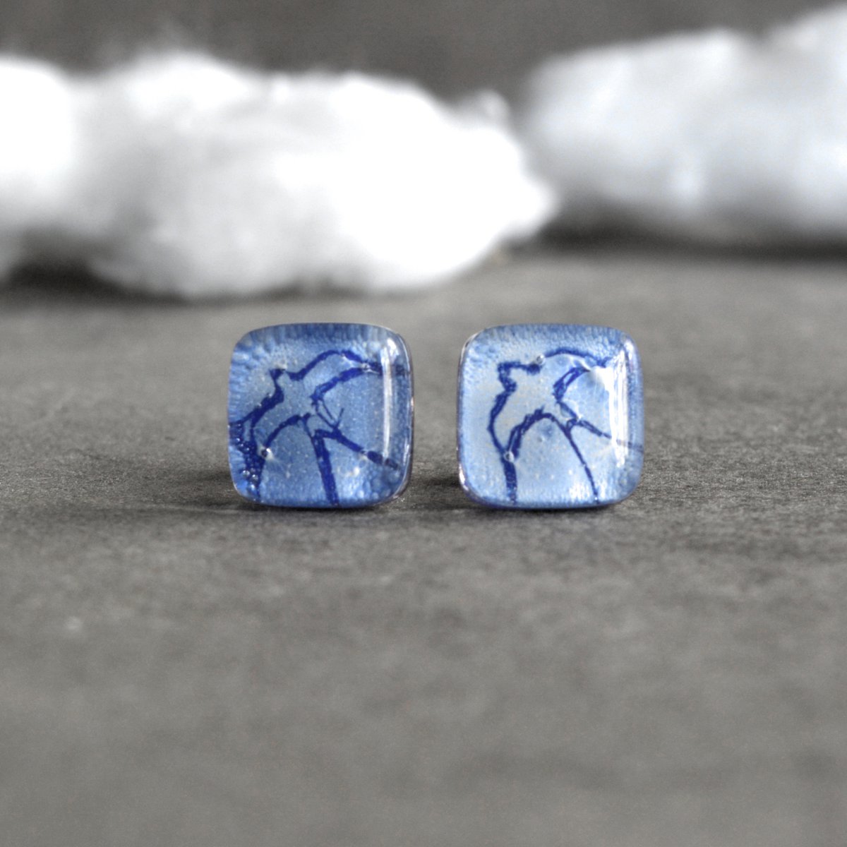 Orecchini uccello azzurro, argento sterling e vetro, gioielli artigianali unici