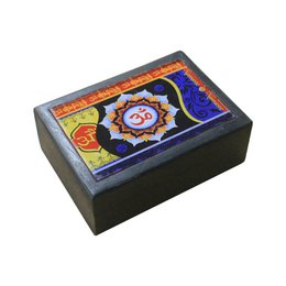 OM-thema Zwarte houten kist