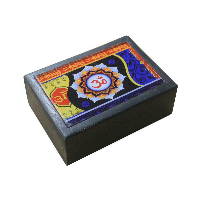 OM-thema Zwarte houten kist