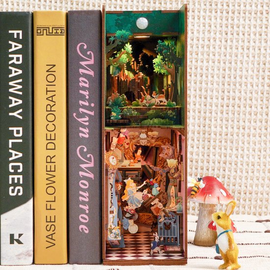 Tonecher, DIY Book Nook, Alice in Wonderland Bookend, TQ128, 18x8x24,5 cm