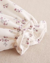 Rompertje met bloemenprint voor babymeisjes met pompondetail P72-11604042