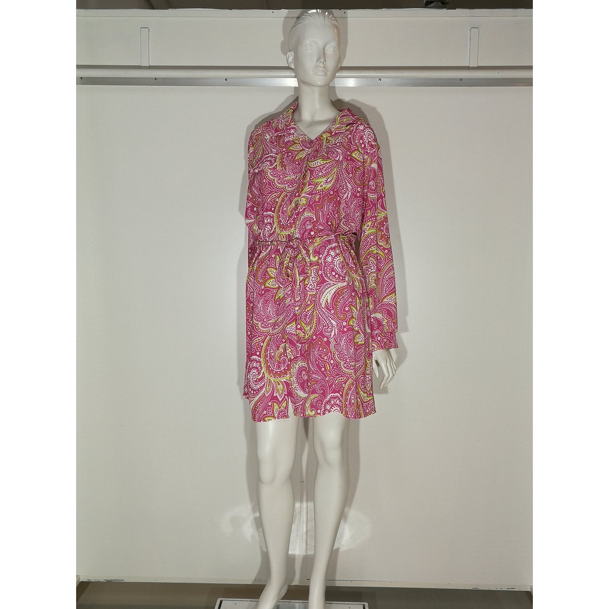 Robe, modèle de robe, chemise ou chemise avec imprimé
