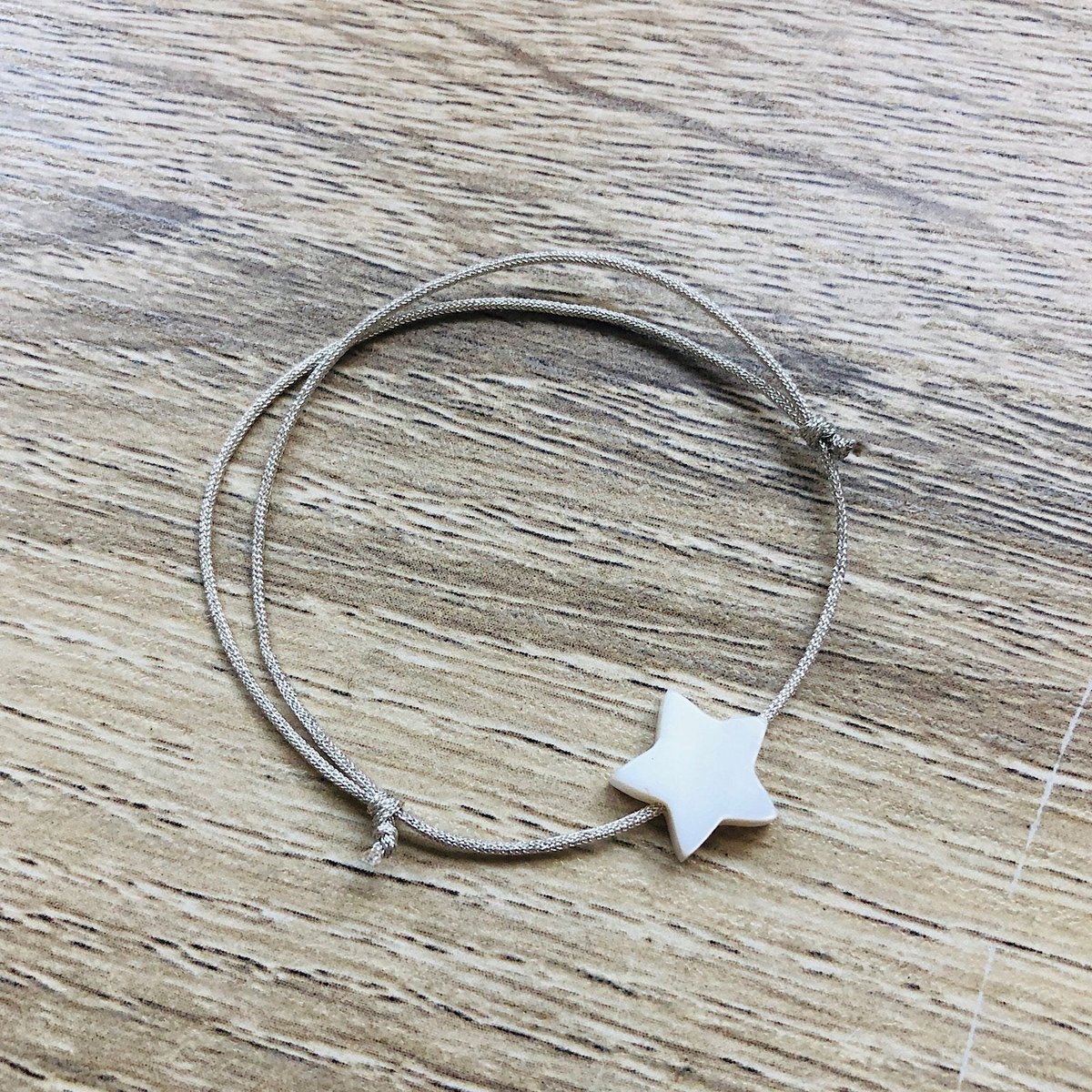 Camille-Kinderarmband aus Perlmutt mit verstellbarer Silberkordel