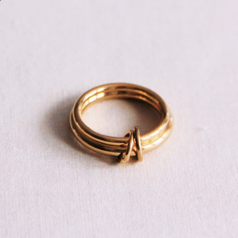 Doppelring mit Ringen verbunden - Gold