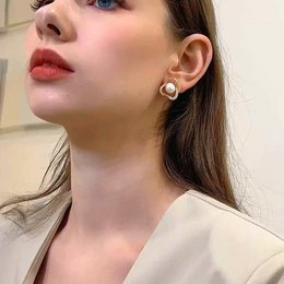 Lotus Design Sparkling Pearl Earrings & Rings