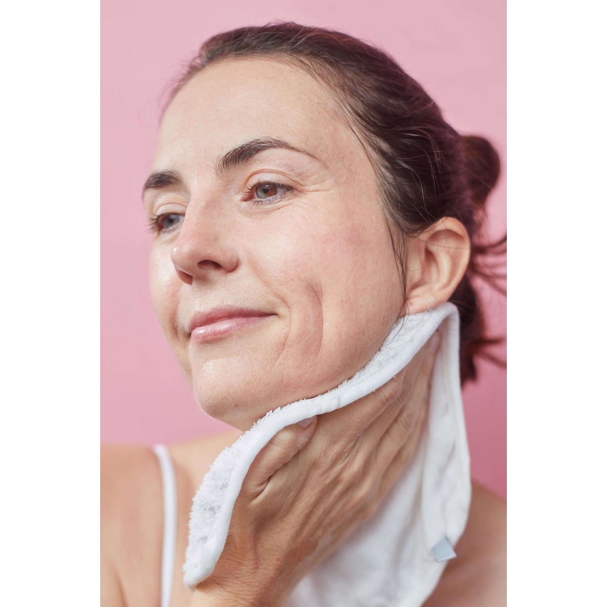 Le nettoyant enzymatique Rose+Cupuaçu fond doucement