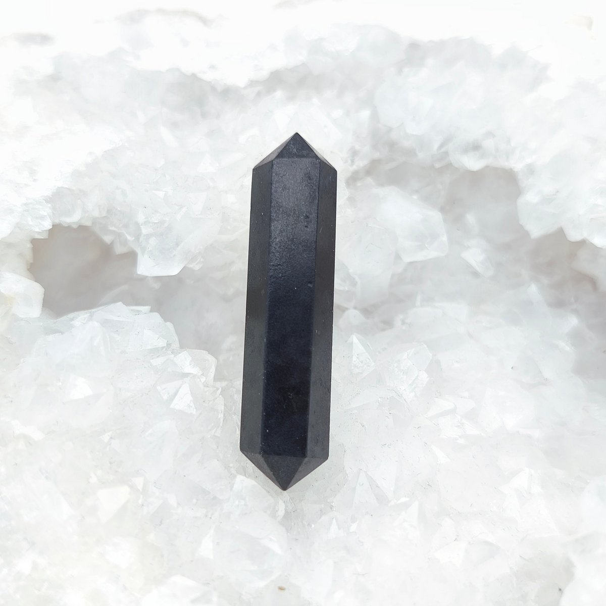 Bijtende punt - Zwarte toermalijn (4/5 cm)