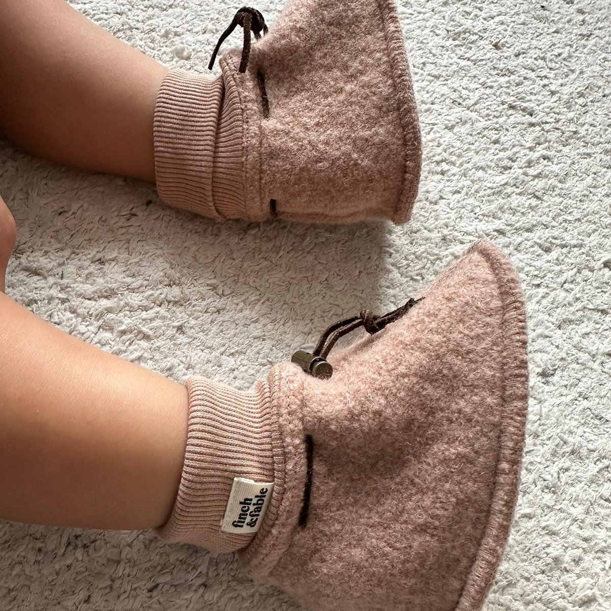 Babyschuhe aus Wolle – Sand