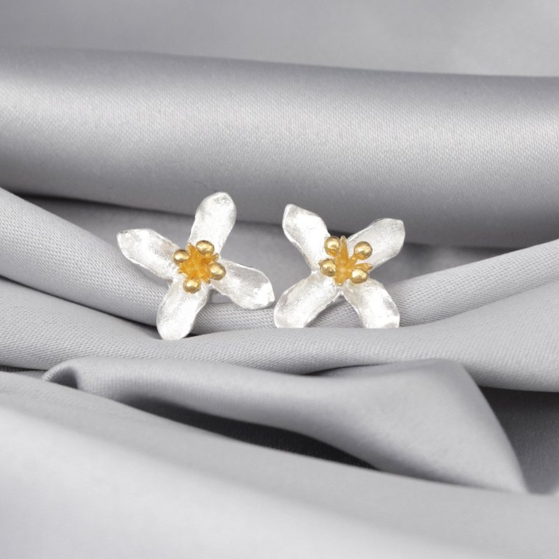 Lily Flower Stud Earrings - 925 Sterling Silver Stud Earrings - OHR925-41