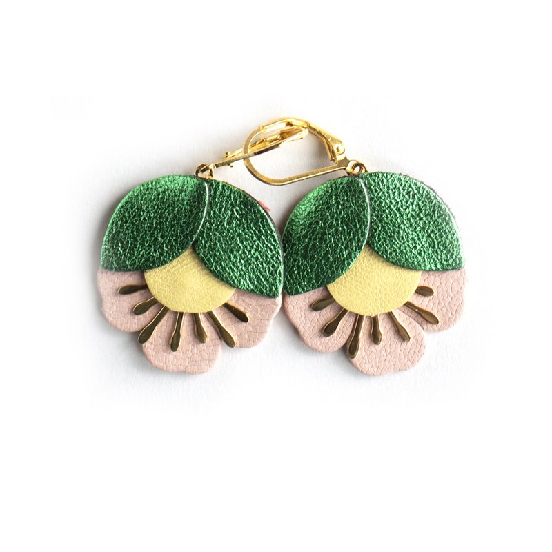 Orecchini Cherry Blossom - pelle verde metallizzato, giallo chiaro, rosa carne