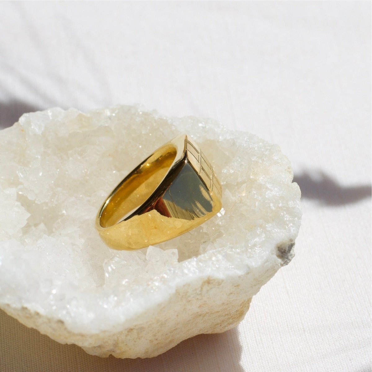 Sacra - Geometric Gold Check-board Block Ring