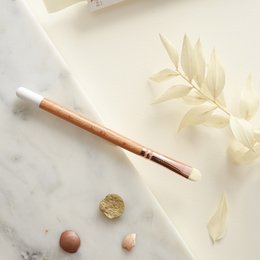 Precise contour shader brush, a makeup brush with a wooden handle and soft bristles for applying makeup and contouring the face.