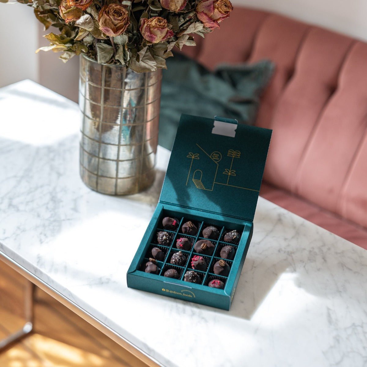 Organic date chocolates: mix pack