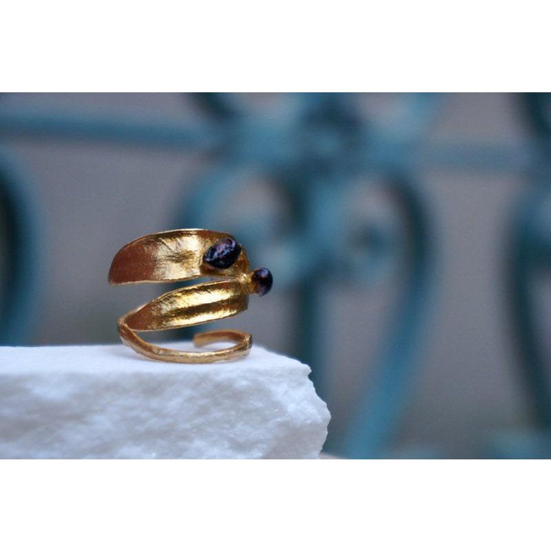 Anillo Hoja de Olivo: Latón Reciclado con Rodio Negro, Ajustable