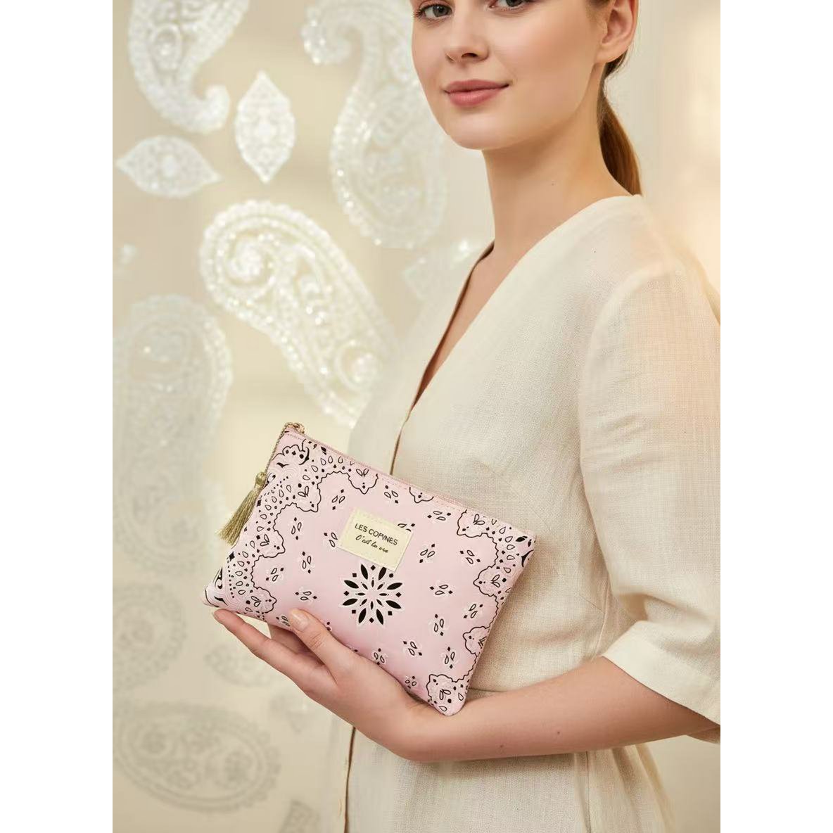 Pochette trousse de toilette 14x20 cm motif paisley inscription Les Copines C’est la vie