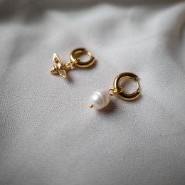 APE – 2in1 Hoops with Gold River Pearl Charm