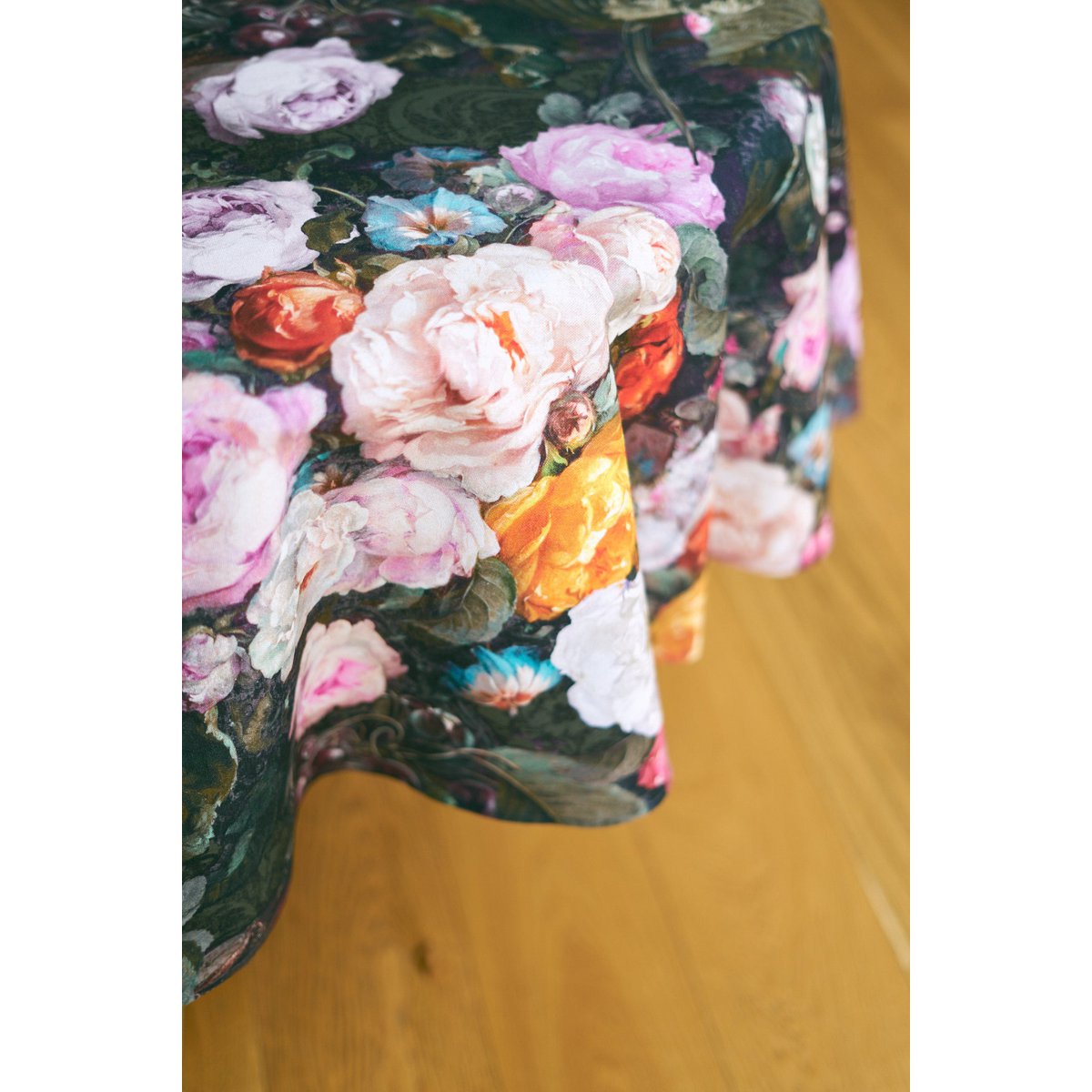 Round Tablecloth, Dark Floral 100% Cotton, Printed | Francine Black