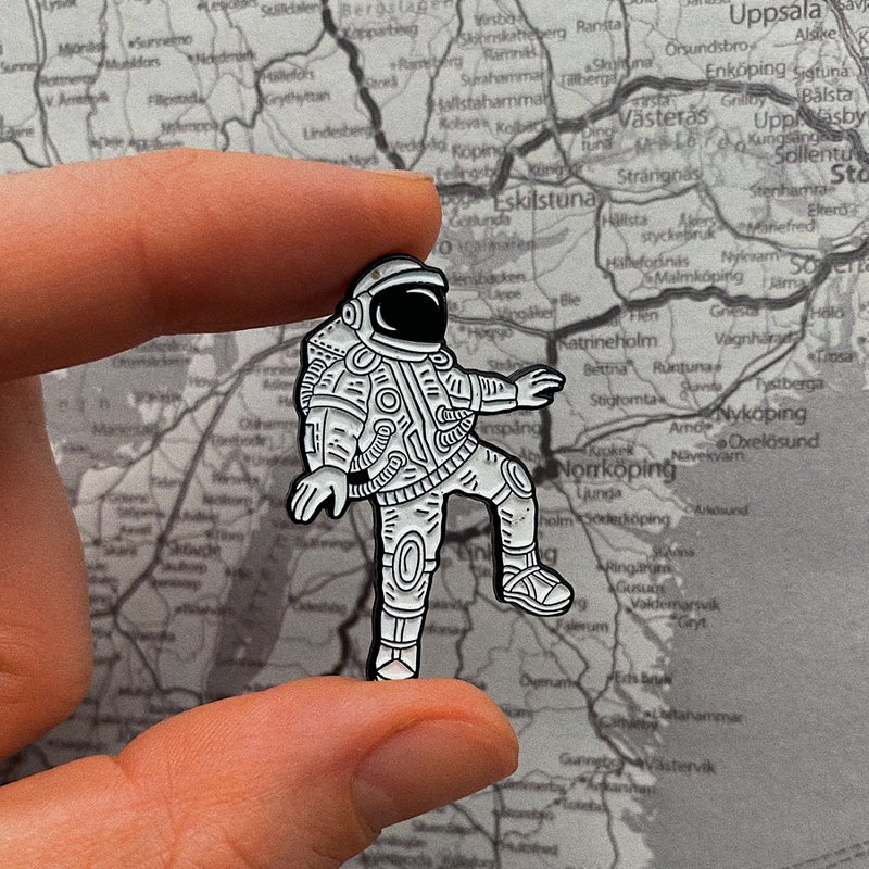 Email Pin "Astronaut"