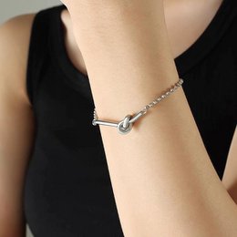 Bracciale con catena a sfere e design con nodo in argento