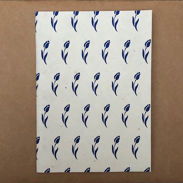 Quaderno Luna-Leena A5 stampa tulipani olandesi - blu Delft - copertina morbida - carta ecologica - fatto a mano in Nepal
