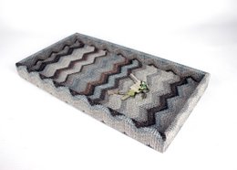 Comprimé plateau cosmétique gris en cuir artificiel rectangulaire zigzag gris