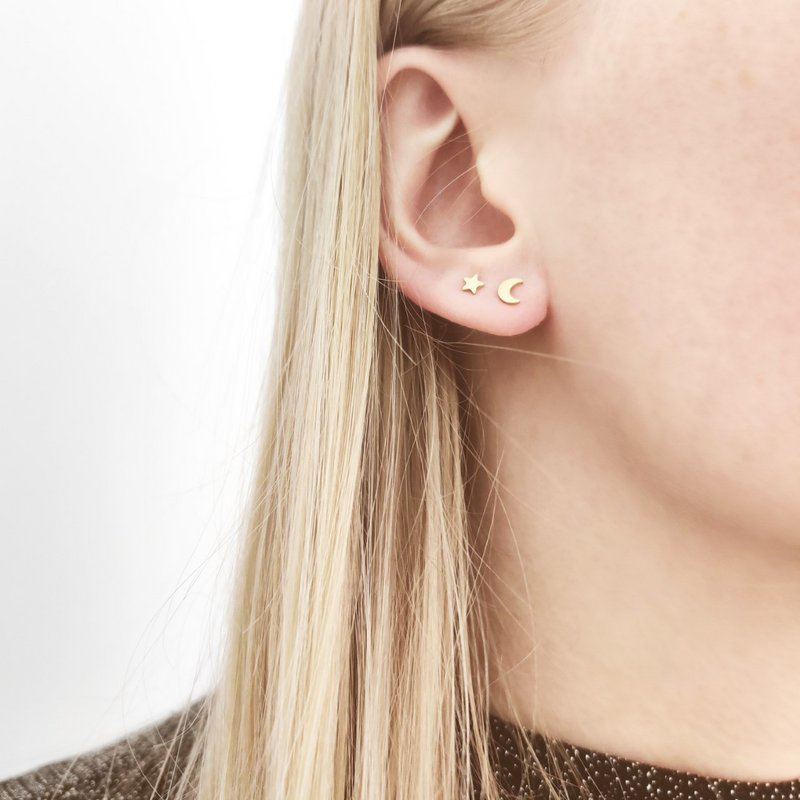 STUD EARRINGS MOON