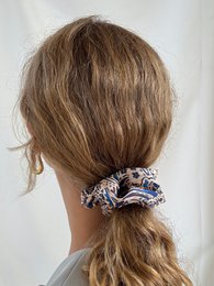 Light blue jacquard scrunchie made from recycled materials, available in mini and maxi sizes.