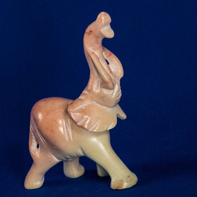 402 Elefant med. - Speckstein