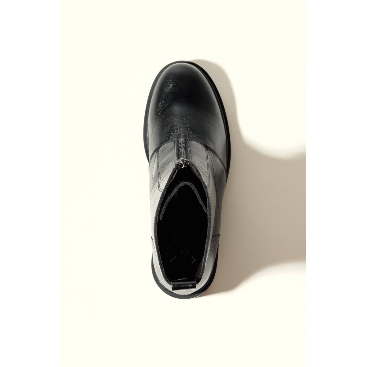 NOELIA BLACK – Stiefeletten aus rissigem Leder mit Frontreißverschluss