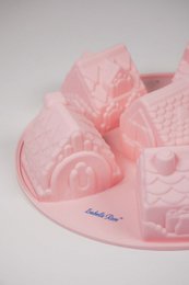 Moule à pâtisserie en silicone rose pastel maisons 26,5x6 cm Isabelle Rose