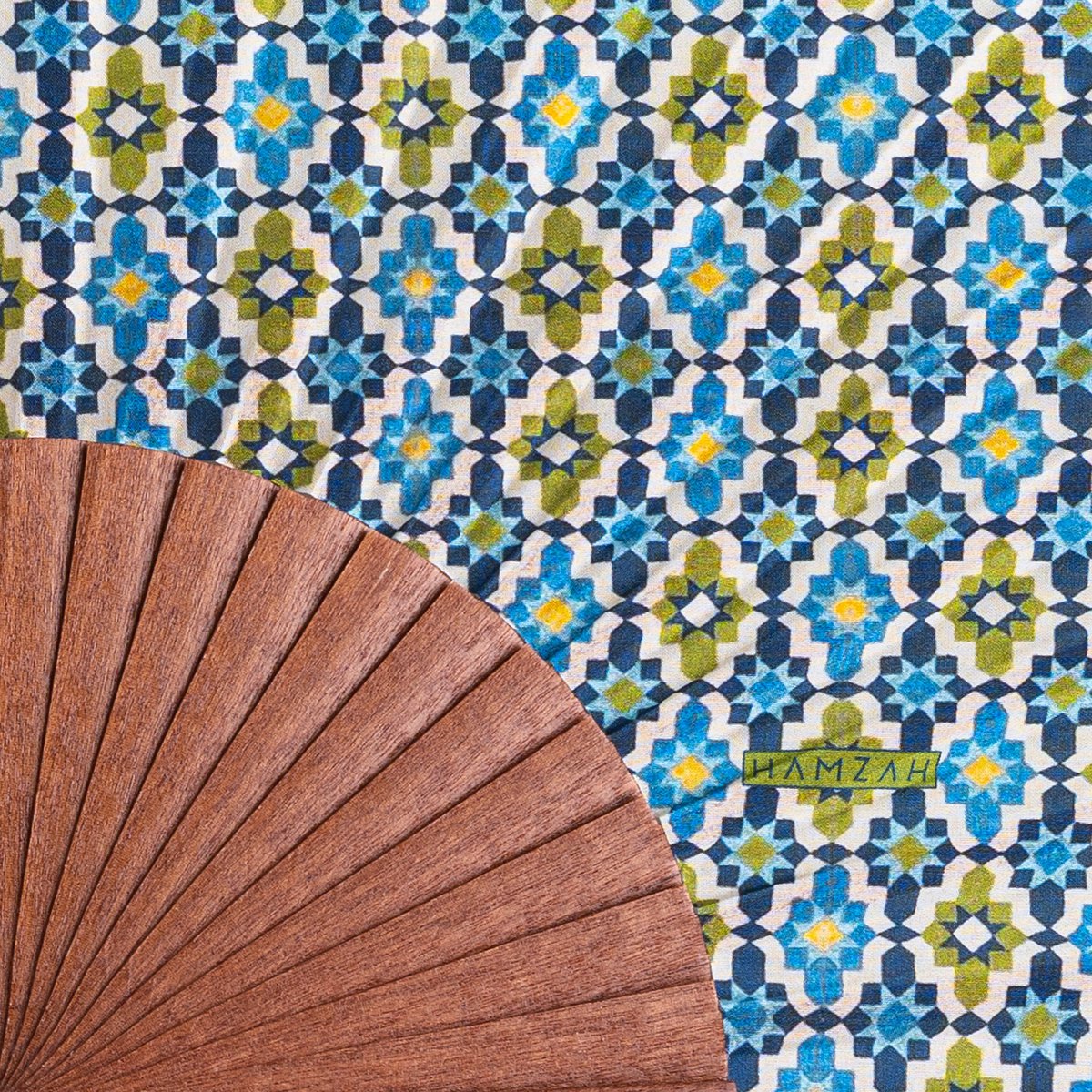 Fan de mano de seda azul y verde Ayad
