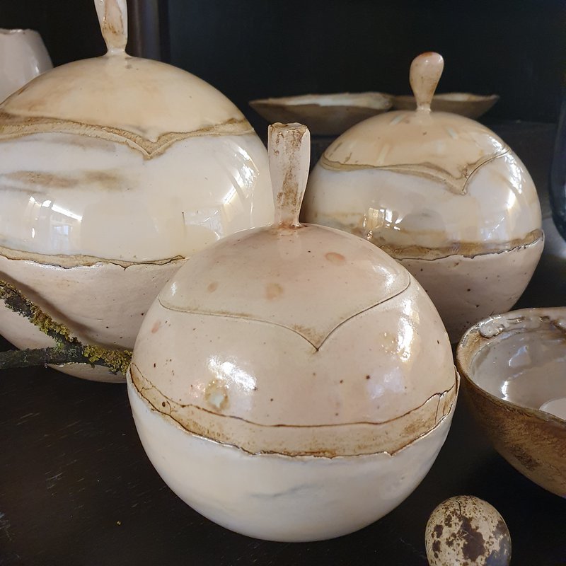 Vaso coperto, scatola, H= 12 cm, P= 11 cm, esemplare unico, fatto a mano