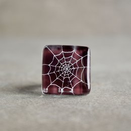 Unieke spinnenwebring, donkerpaarse kleur, gerecycled glas, maat verstelbaar